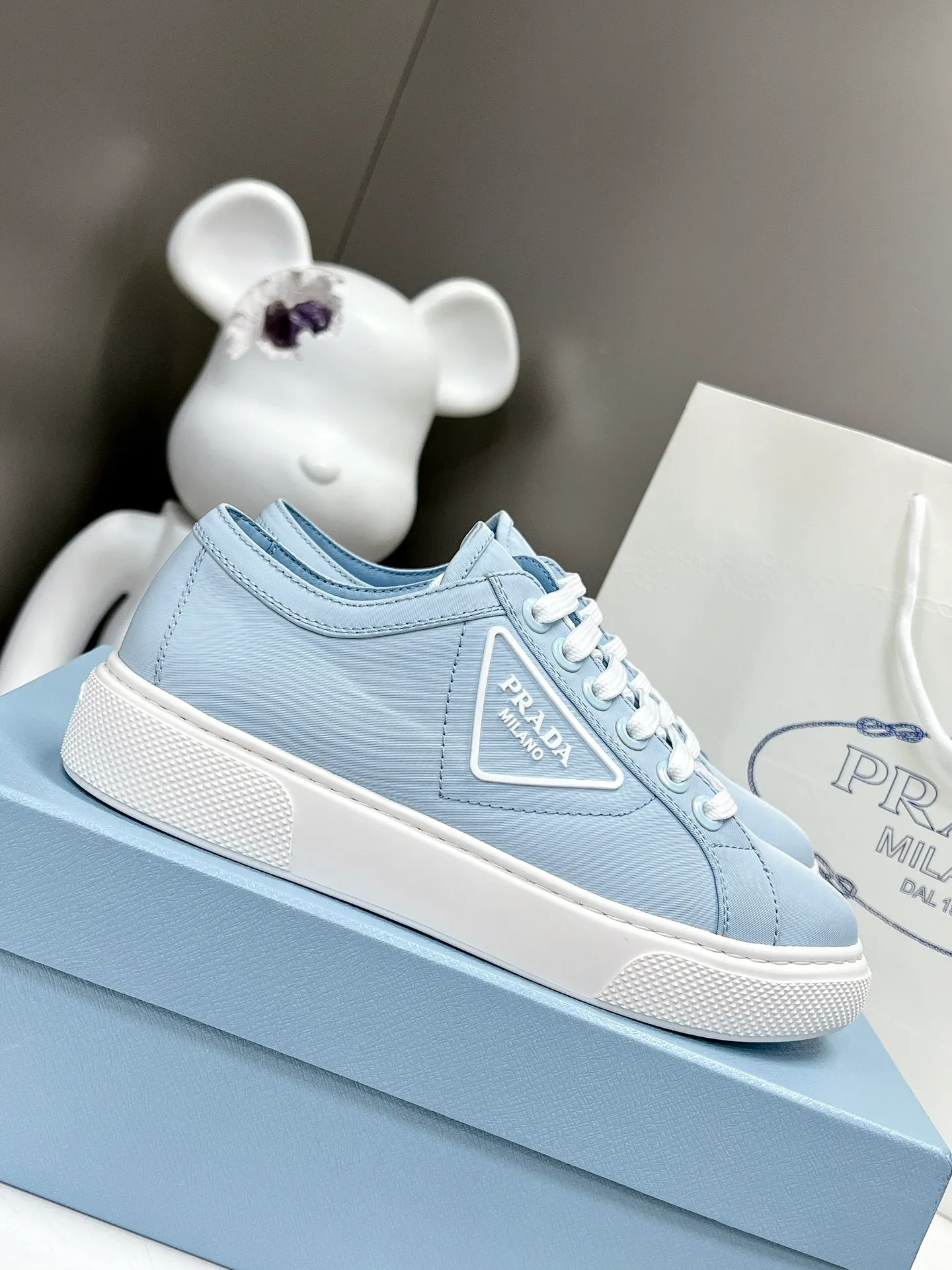 👟👟Ex-factory price 420👟👟 Purchasing level ⚡2023S launches Prada’s latest catwalk shoes, dad shoe series ͏ 💥PRADA's early spring catwalk model👠The fresh breeze has a bit of an expensive feel, and the upper is very perfect💃Elegant and elegant, crystal clear, no matter the quality of the accessories, they are all customized one-to-one, zero distance from the original version 1⃣Upper: imported waterproof twill + epoxy injection molding process 2⃣Inner: waterproof twill 3⃣Outsole: Original one-to-one molded rubber foam outsole 4⃣🔺Original packaging Heel height 4cm 5⃣Number of codes: 35-40, 41 non-returnable